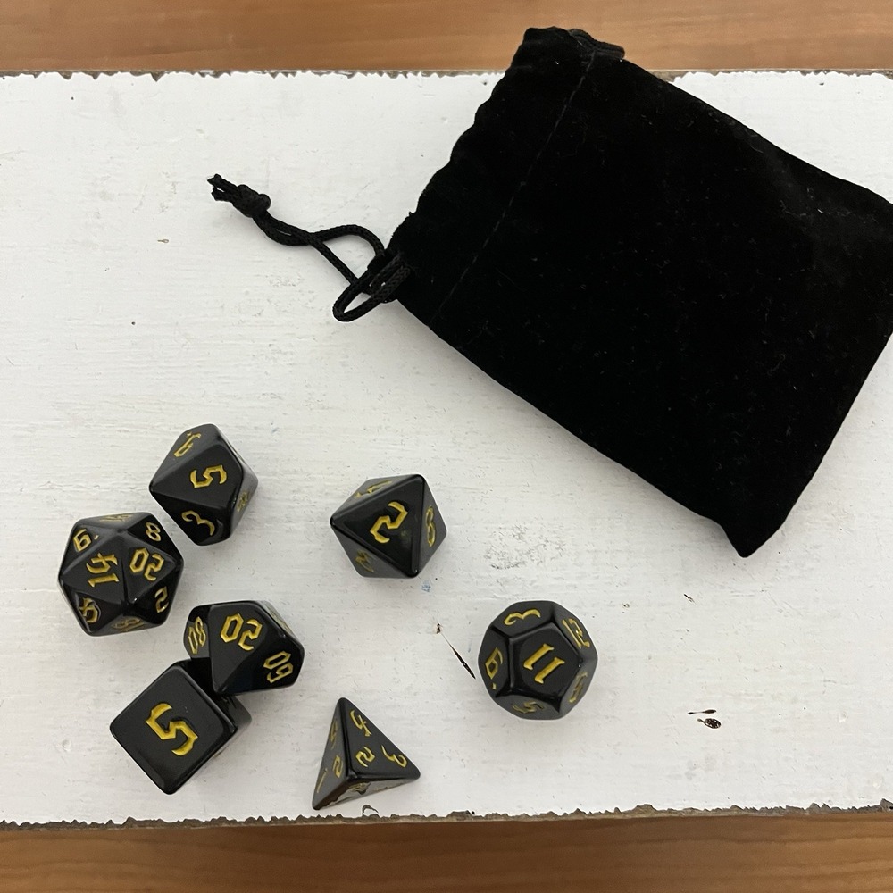 Set Of 7 Dice & Velvet‎ Carry Bag Black With Gold Writing